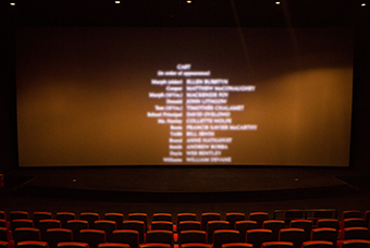 777盛世国际国际党委组织召开《长津湖》观影活动